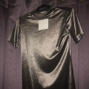 Zara’s Midi Velvet Grey Dress
